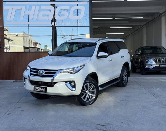 TOYOTA HILUX 2.8 SRX 4X4 CD 16V DIESEL 4P AUTOMÁTICO